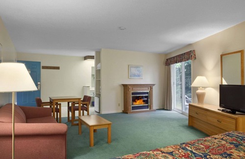 Bracebridge Hotel | Travelodge by Wyndham Bracebridge