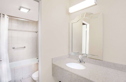 Barstow Hotel | Travelodge by Wyndham Barstow