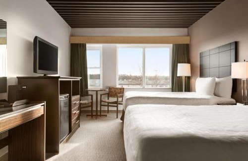 Baie Comeau Hotel | Travelodge by Wyndham Baie Comeau
