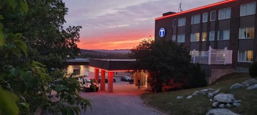 Baie Comeau Hotel | Travelodge by Wyndham Baie Comeau