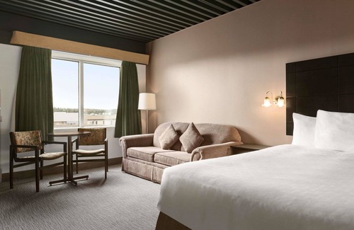 Baie Comeau Hotel | Travelodge by Wyndham Baie-Comeau