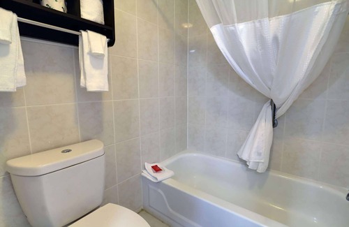 Calhoun Hotel | Travelodge by Wyndham Calhoun South I-75
