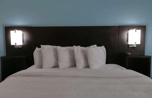 Calhoun Hotel | Travelodge by Wyndham Calhoun South I-75