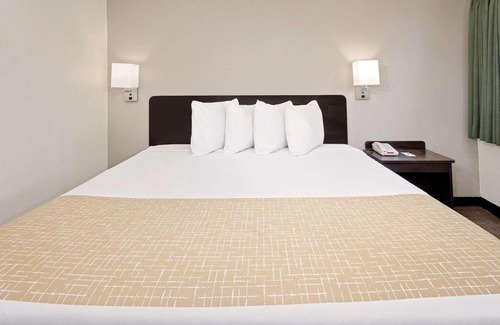 College Park Hotel | Travelodge by Wyndham College Park
