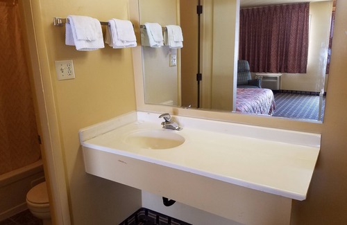 Evanston Hotel | Travelodge by Wyndham Evanston