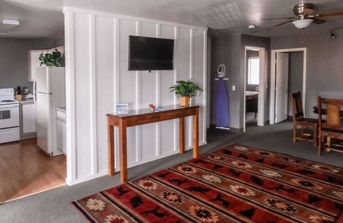 Gardiner Hotel | Travelodge by Wyndham Gardiner Yellowstone Park North