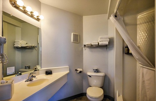 Gardiner Hotel | Travelodge by Wyndham Gardiner Yellowstone Park North