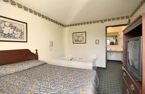 Hudsonville Hotel | Travelodge by Wyndham Hudsonville