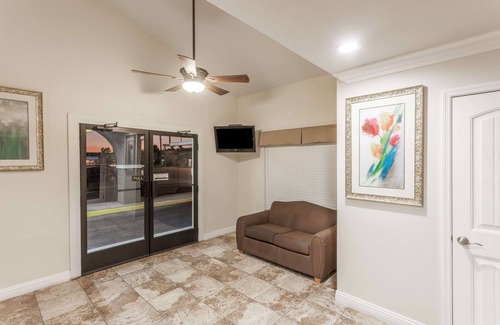 Hemet Hotel | Travelodge by Wyndham Hemet CA