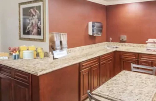 Hemet Hotel | Travelodge by Wyndham Hemet CA