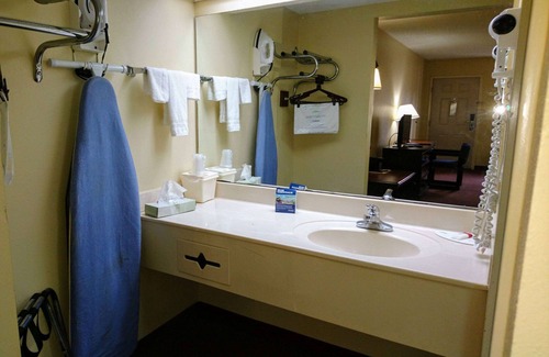 Knoxville Hotel | Travelodge by Wyndham Knoxville East