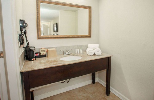 Macon Hotel | Travelodge by Wyndham Macon West