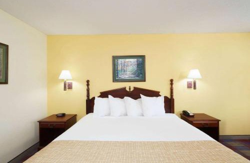Gunter Afs Hotel | Travelodge by Wyndham Montgomery East
