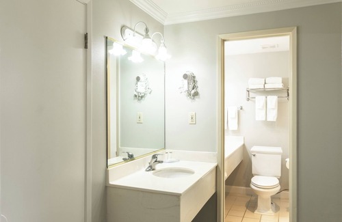 North Fremont Street Hotel | Travelodge by Wyndham Monterey Bay