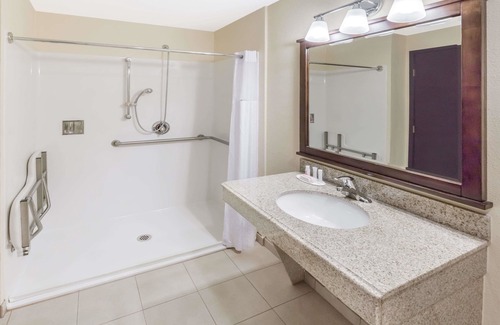 Newport Hotel | Travelodge by Wyndham Newport