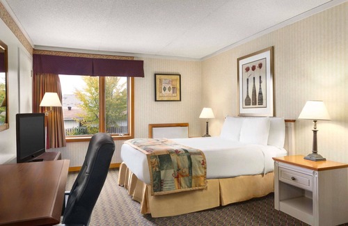 Owen Sound Hotel | Travelodge by Wyndham Owen Sound