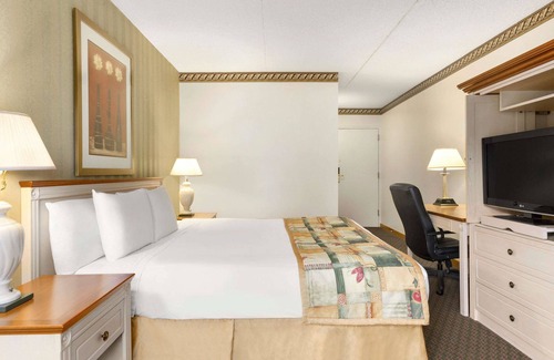 Owen Sound Hotel | Travelodge by Wyndham Owen Sound