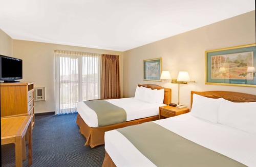 Rapid City Hotel | Travelodge by Wyndham Rapid City