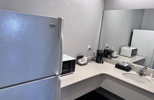 Benton Tract Hotel | Travelodge by Wyndham Redding CA