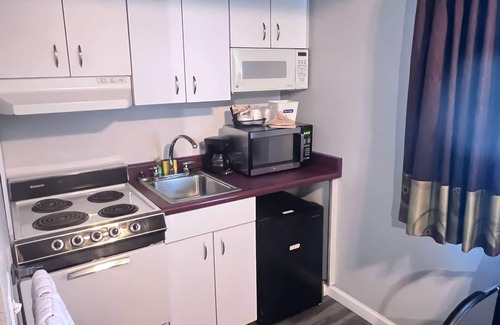 Benton Tract Hotel | Travelodge by Wyndham Redding CA