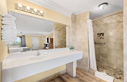 San Clemente Hotel | Travelodge by Wyndham San Clemente Beach