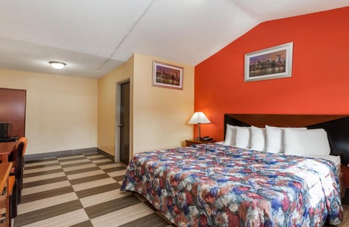 Jersey City Hotel | Travelodge by Wyndham Jersey City