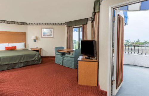 San Clemente Hotel | Travelodge by Wyndham San Clemente Beach