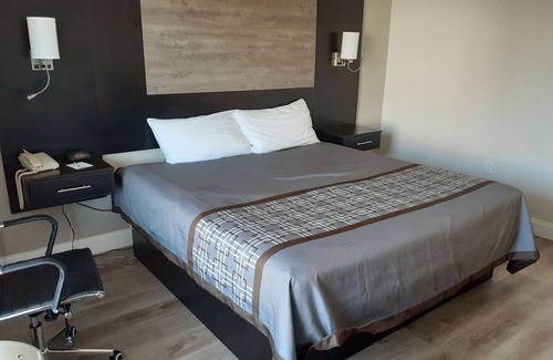 Northeast Virginia Beach Hotel | Travelodge by Wyndham Virginia Beach Bay Beach
