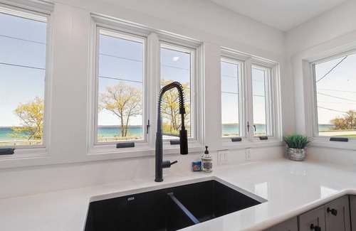 Greilickville House | Traverse City Elmwood Ranch - Dog Friendly!