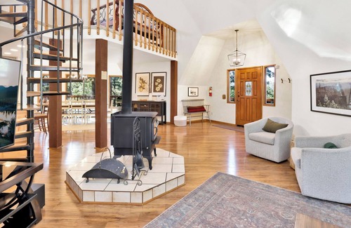 Moonridge Cabin | Travertine Dome Home in Big Bear | Fun-Packed Mountain Chalet
