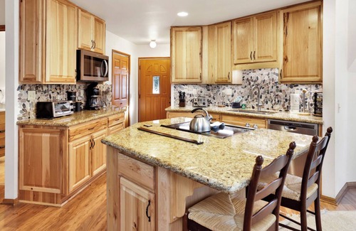 Moonridge Cabin | Travertine Dome Home in Big Bear | Fun-Packed Mountain Chalet