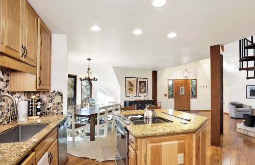 Moonridge Cabin | Travertine Dome Home in Big Bear | Fun-Packed Mountain Chalet