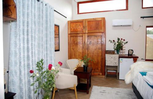 Kempton Park House | Travetel OR Tambo Airport