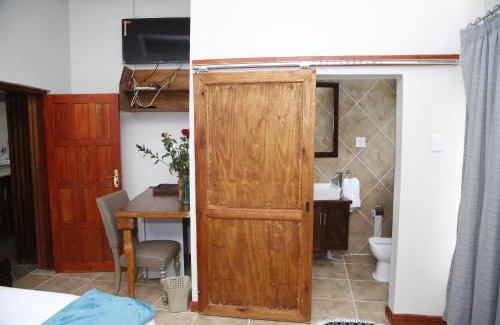 Kempton Park House | Travetel OR Tambo Airport