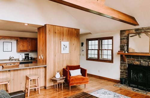 Logan Ski Chalet | Travis Lodge, 4 BR Lodge with Great View and Hot Tub