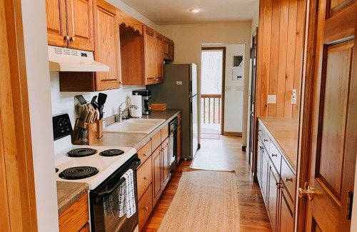 Logan Ski Chalet | Travis Lodge, 4 BR Lodge with Great View and Hot Tub
