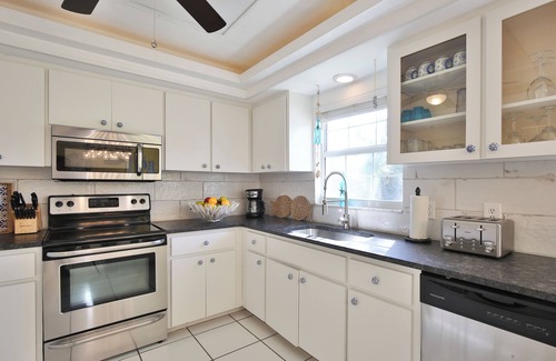 Palma Sola House | Treasure Chest - Simply Beautiful and Relaxing