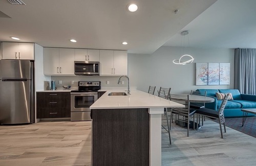 Treasure Island Hotel | Treasure Island Waterfront Retreat – 3 Modern Suites with Kitchen & Balcony