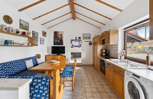 Heitlern Apartment | Treat yourself to some time out in the Allgäu and this cozy vacation apartment with sleeping loft.