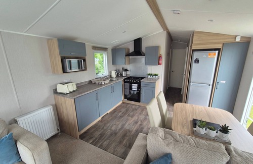 Newton Cabin | Trecco Bay - Sleeps 6 - Pet Friendly - Parking