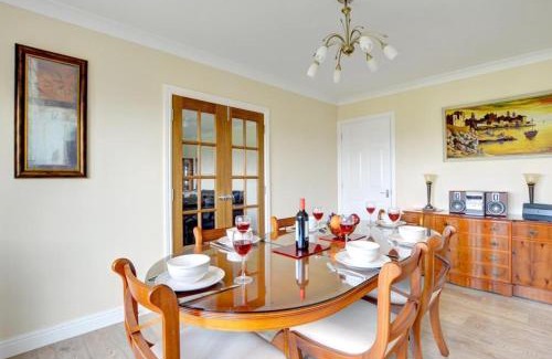 Dyffryn Ardudwy Apartment | Tredegar