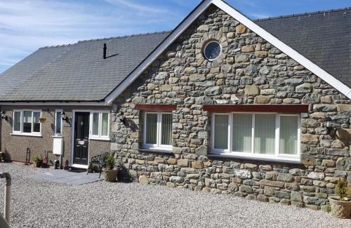 Dyffryn Ardudwy Apartment | Tredegar
