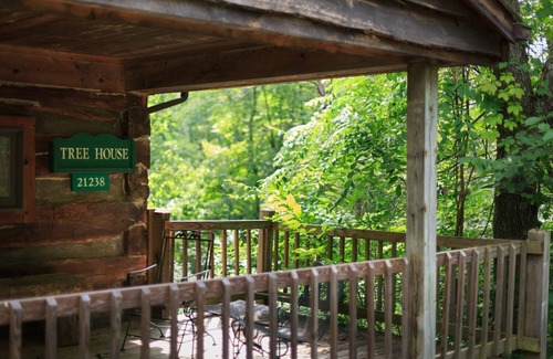 Logan Cabin | Tree House Cabin Hocking Hills