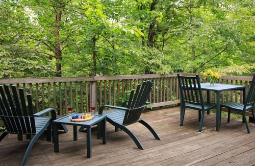 Logan Cabin | Tree House Cabin Hocking Hills