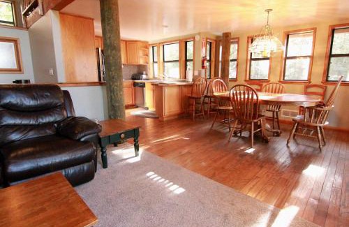 Yosemite West House | Tree House Lodge