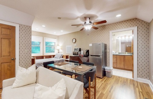Hendersonville Apartment | Tree House | Spacious Studio on 20 Acres | Patio & Mile-Long Trail