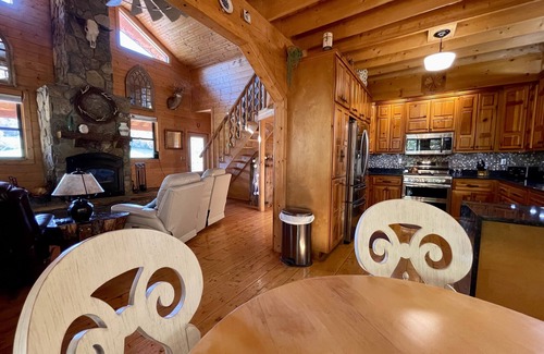 Johnson City Cabin | Tree House Treasure ~ Rare Find ~