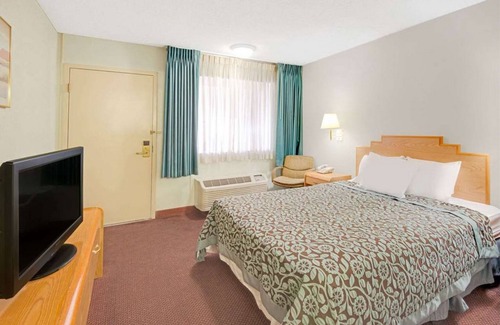 Northeast Heights Hotel | Tree Inn & Suites Albuquerque.