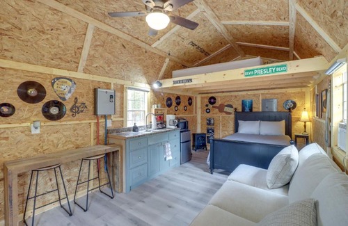 Higden House | Tree-Lined Higden Retreat Close to Parks and Trails