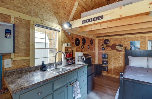 Higden Cottage | Tree-Lined Higden Retreat: Close to Parks + Trails